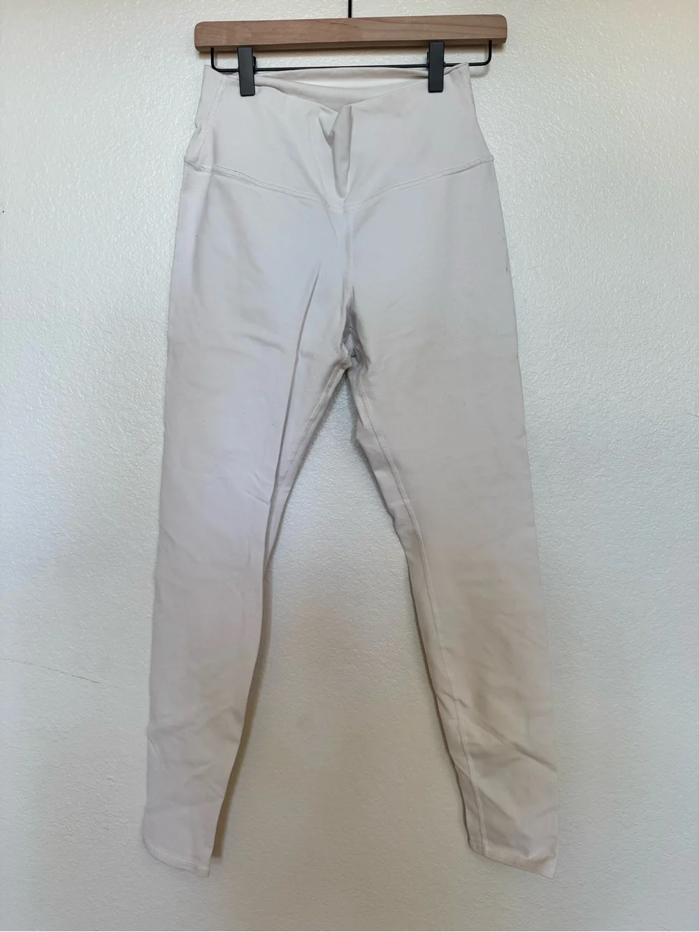ALO Yoga Cream High-Rise Leggings